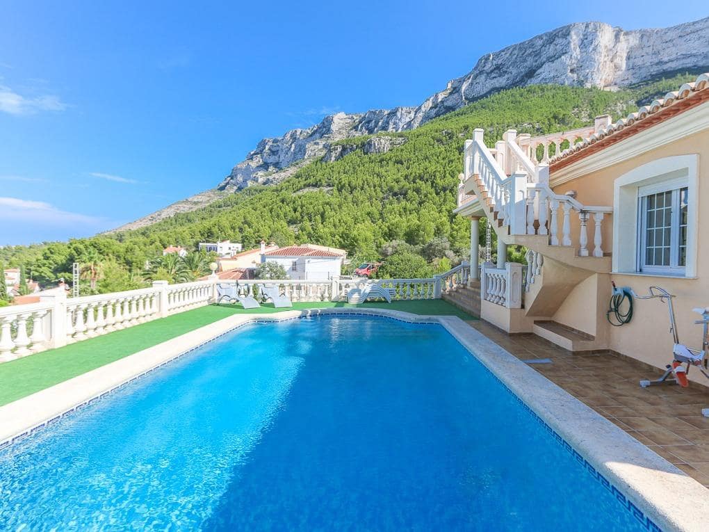 Chalet de 5 habitaciones en Dénia en venta con piscina garaje - 680.000 € (Ref: 7773220)