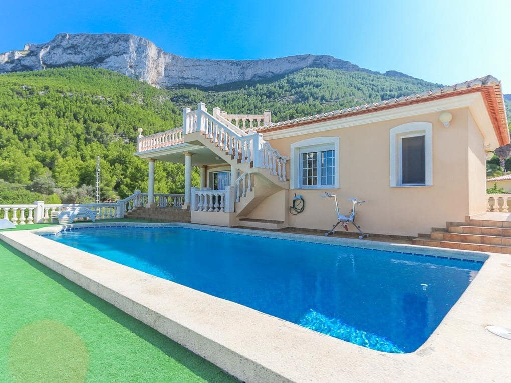 Chalet de 5 habitaciones en Dénia en venta con piscina garaje - 680.000 € (Ref: 7773220)