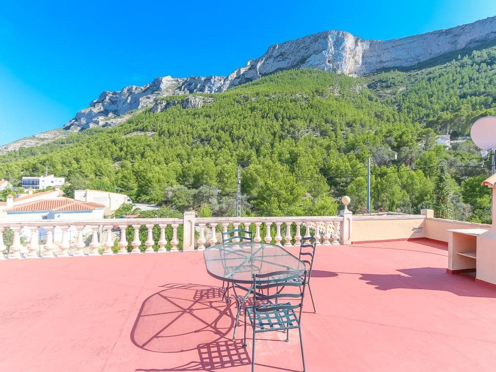 Chalet de 5 habitaciones en Dénia en venta con piscina garaje - 680.000 € (Ref: 7773220)