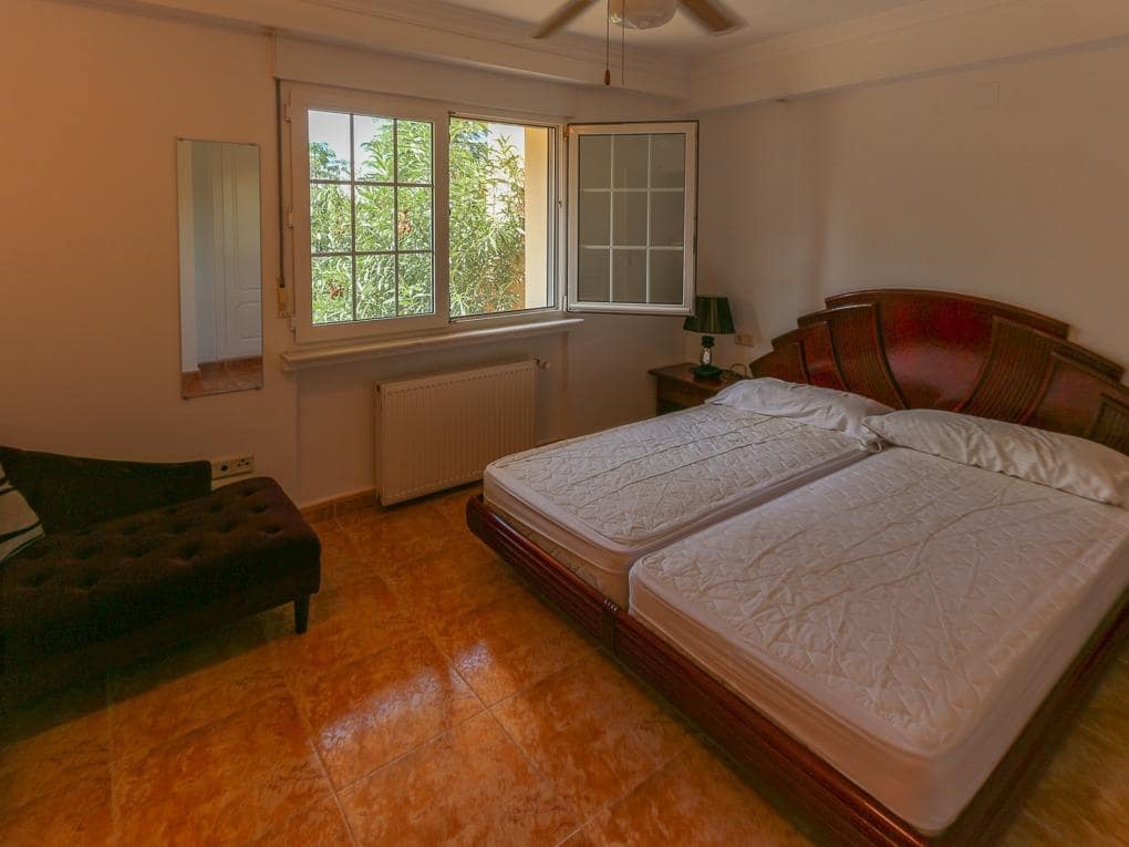 Chalet de 5 habitaciones en Dénia en venta con piscina garaje - 680.000 € (Ref: 7773220)