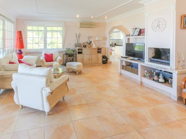 Chalet de 5 habitaciones en Dénia en venta con piscina garaje - 680.000 € (Ref: 7773220)