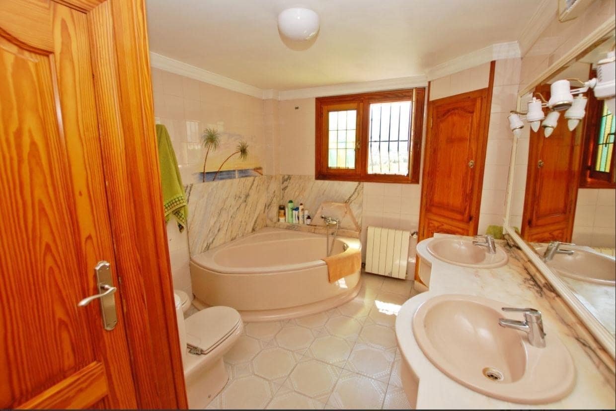 5 soveværelse Finca/Landehus til salg i Pego med swimmingpool - € 650.000 (Ref: 8564916)