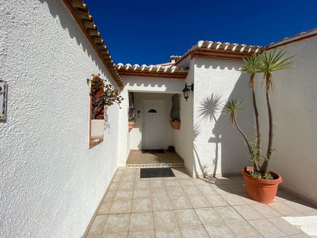 Chalet de 3 habitaciones en Dénia en venta con piscina - 580.000 € (Ref: 8576596)