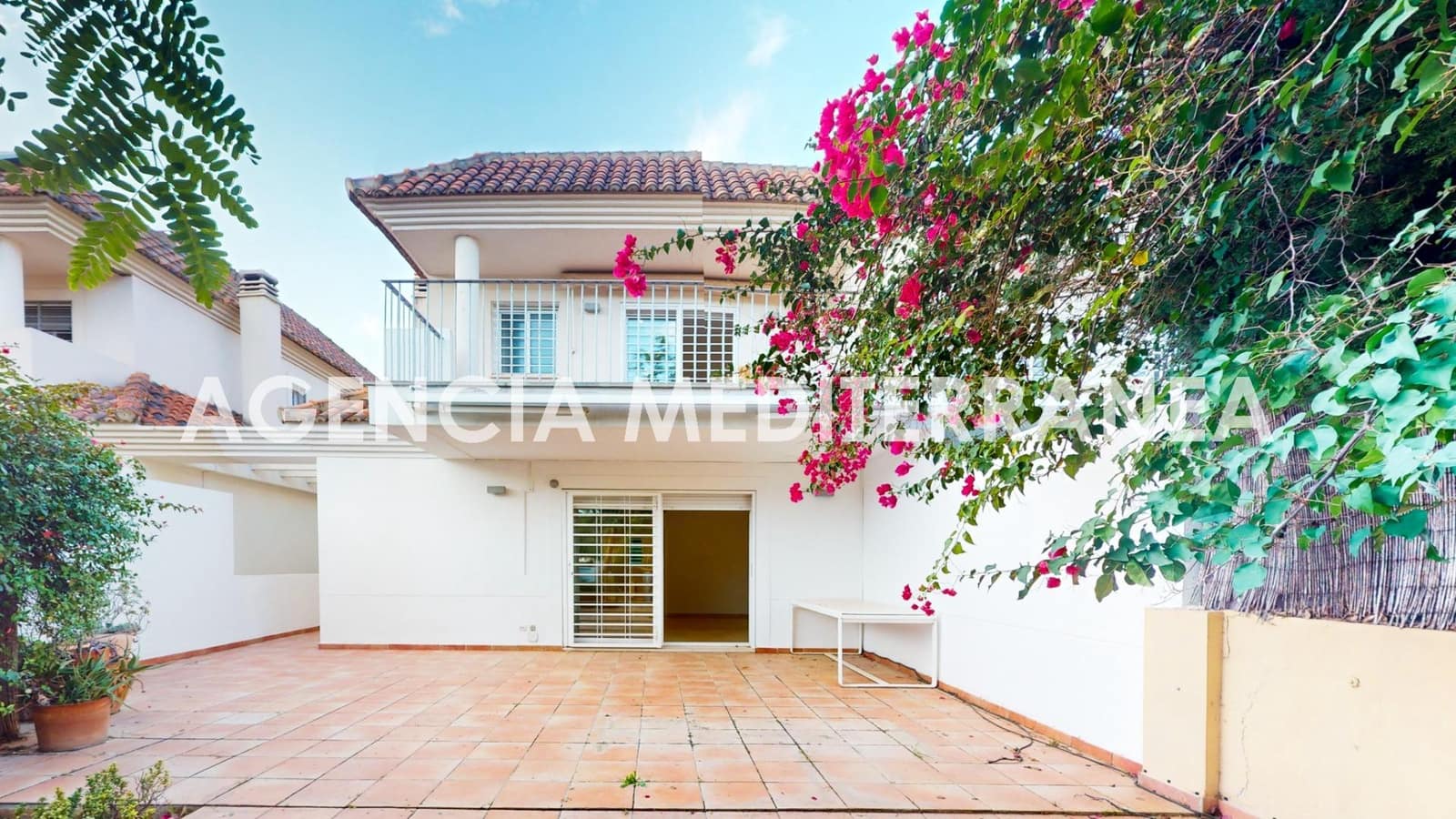 Pareado de 3 habitaciones en Paterna en venta con garaje - 495.000 € (Ref: 8641817)