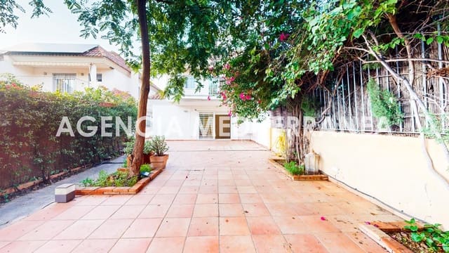 Pareado de 3 habitaciones en Paterna en venta con garaje - 495.000 € (Ref: 8641817)