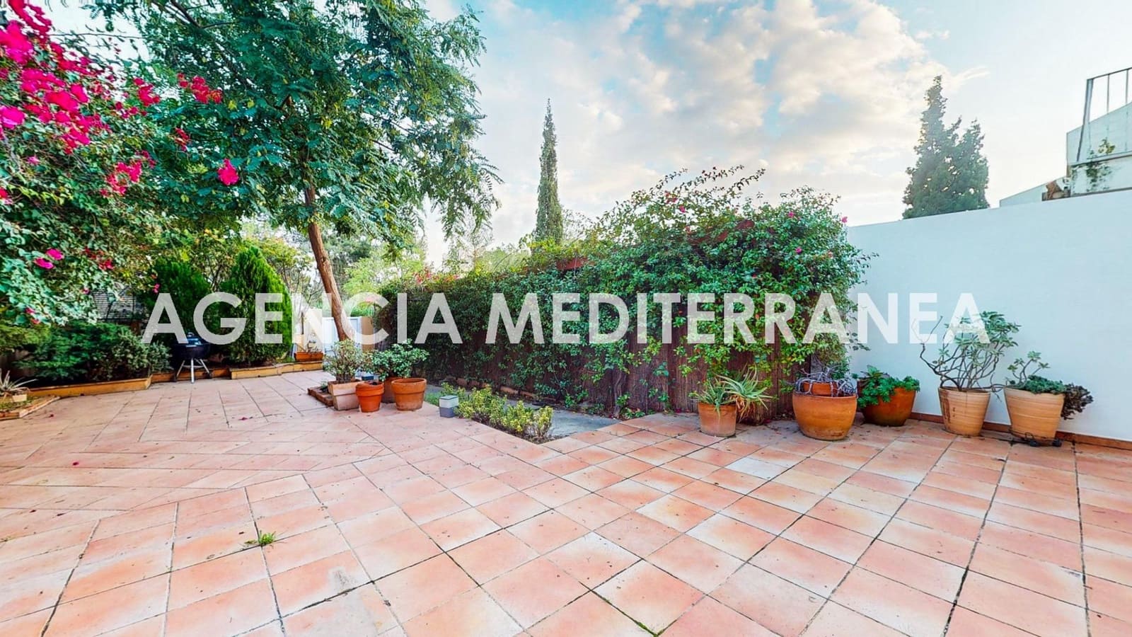 Pareado de 3 habitaciones en Paterna en venta con garaje - 495.000 € (Ref: 8641817)