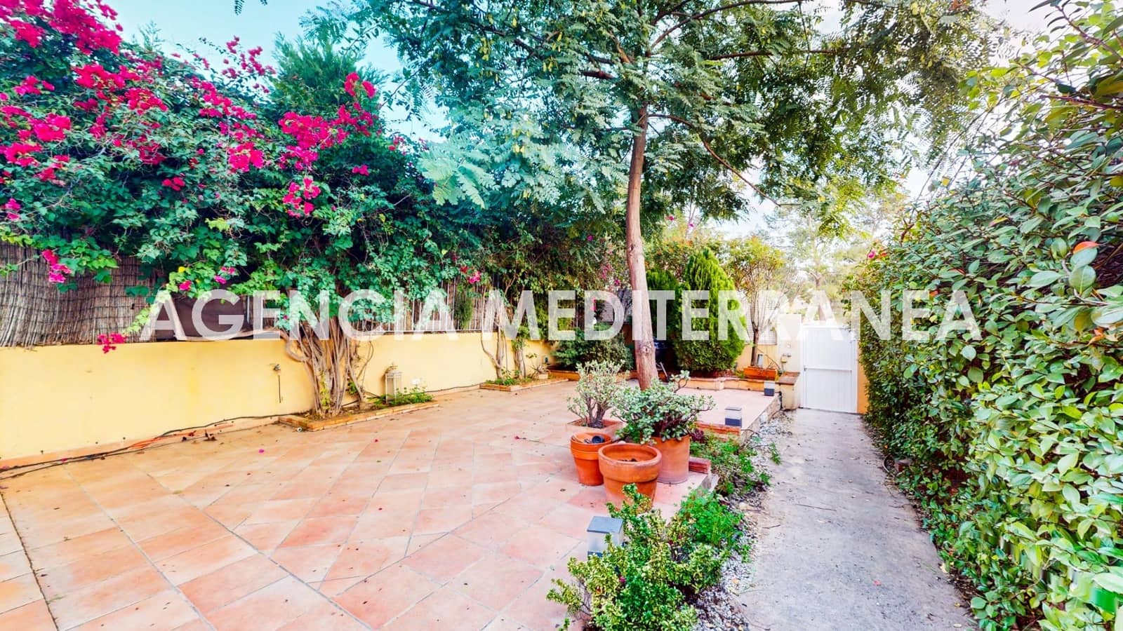 Pareado de 3 habitaciones en Paterna en venta con garaje - 495.000 € (Ref: 8641817)