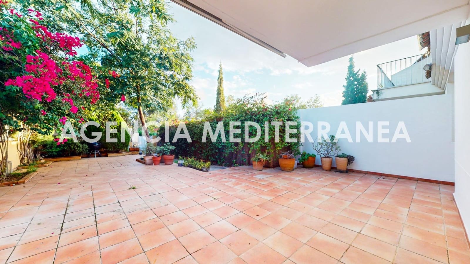 Pareado de 3 habitaciones en Paterna en venta con garaje - 495.000 € (Ref: 8641817)