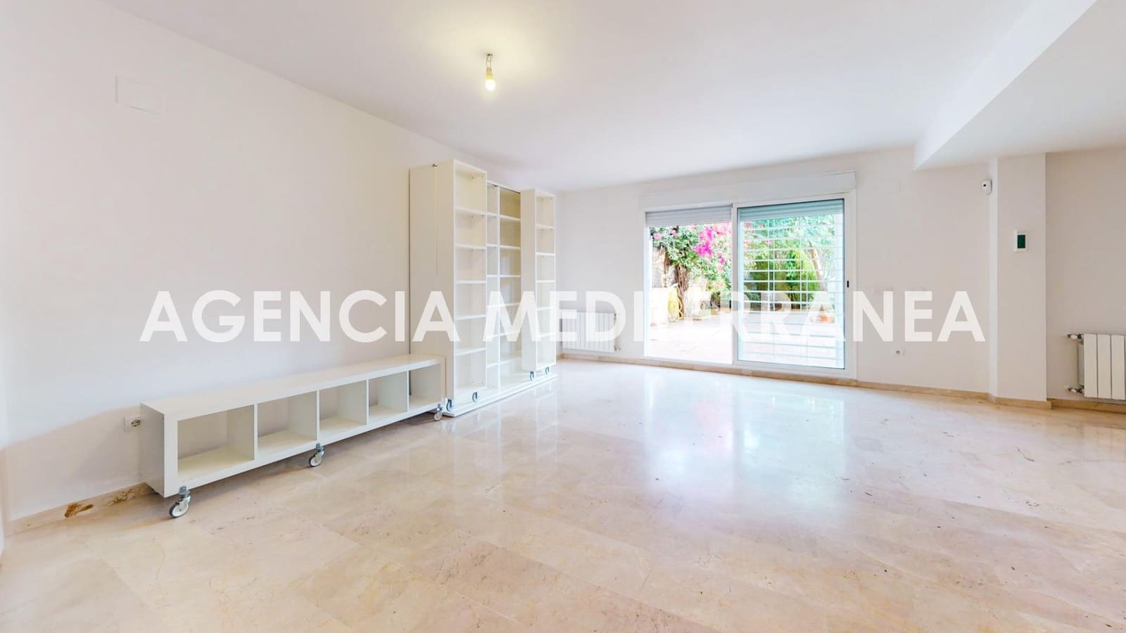 Pareado de 3 habitaciones en Paterna en venta con garaje - 495.000 € (Ref: 8641817)
