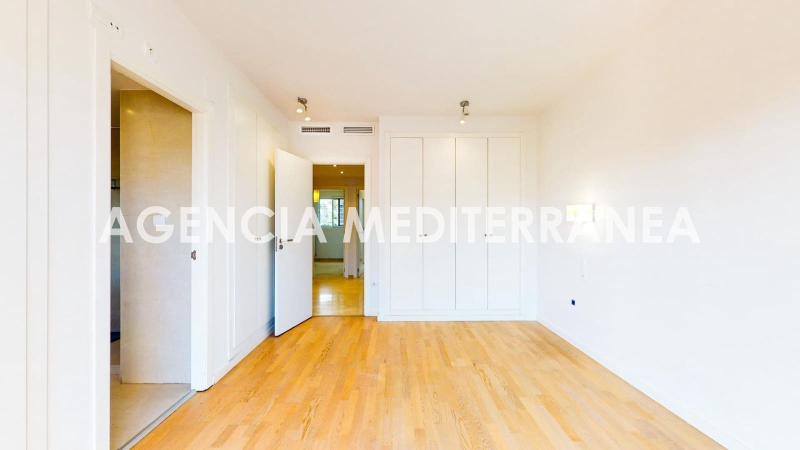 Pareado de 3 habitaciones en Paterna en venta con garaje - 495.000 € (Ref: 8641817)