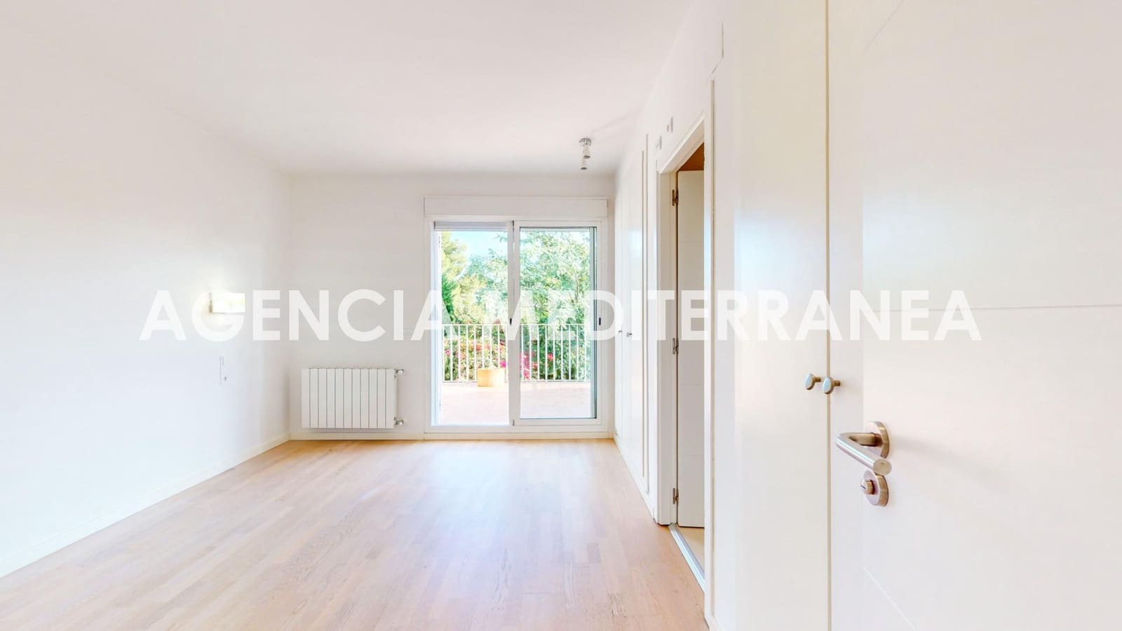 Pareado de 3 habitaciones en Paterna en venta con garaje - 495.000 € (Ref: 8641817)