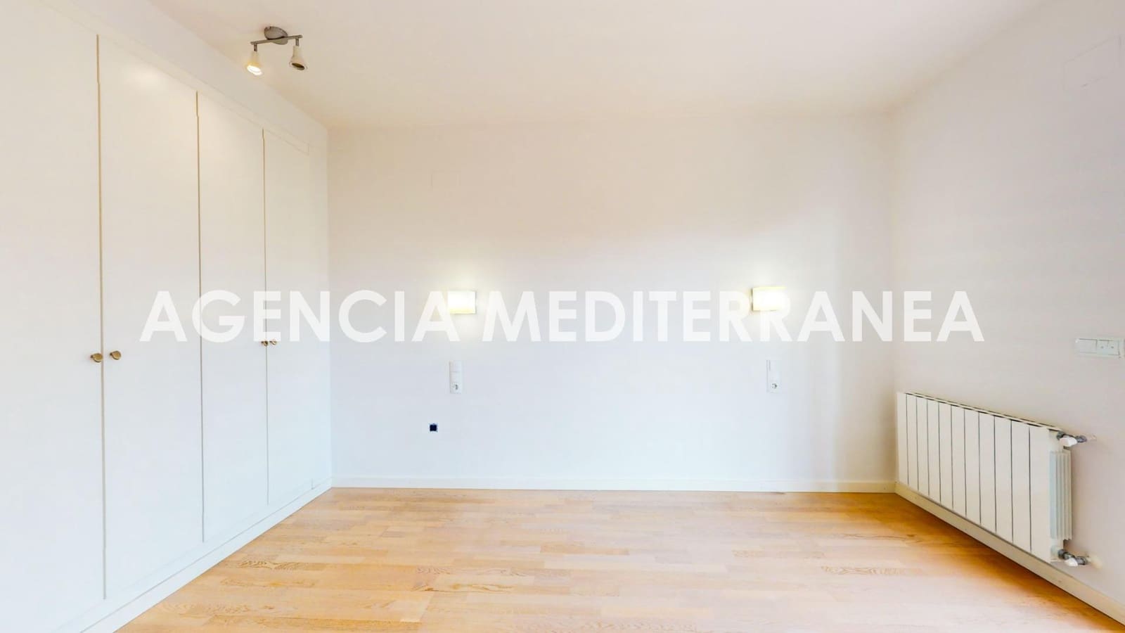 Pareado de 3 habitaciones en Paterna en venta con garaje - 495.000 € (Ref: 8641817)