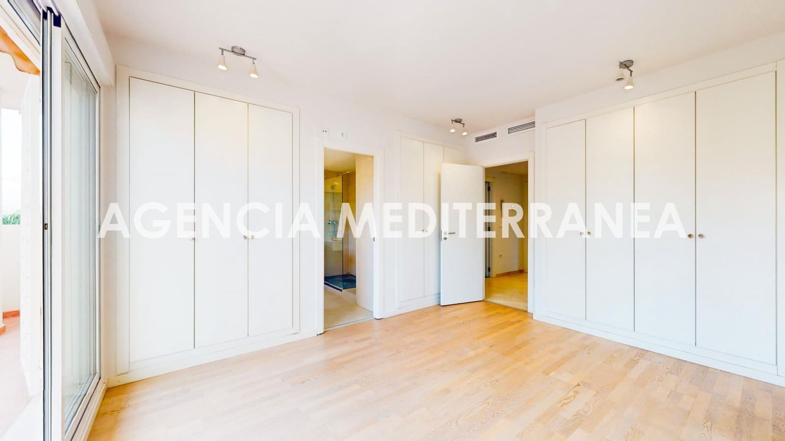 Pareado de 3 habitaciones en Paterna en venta con garaje - 495.000 € (Ref: 8641817)