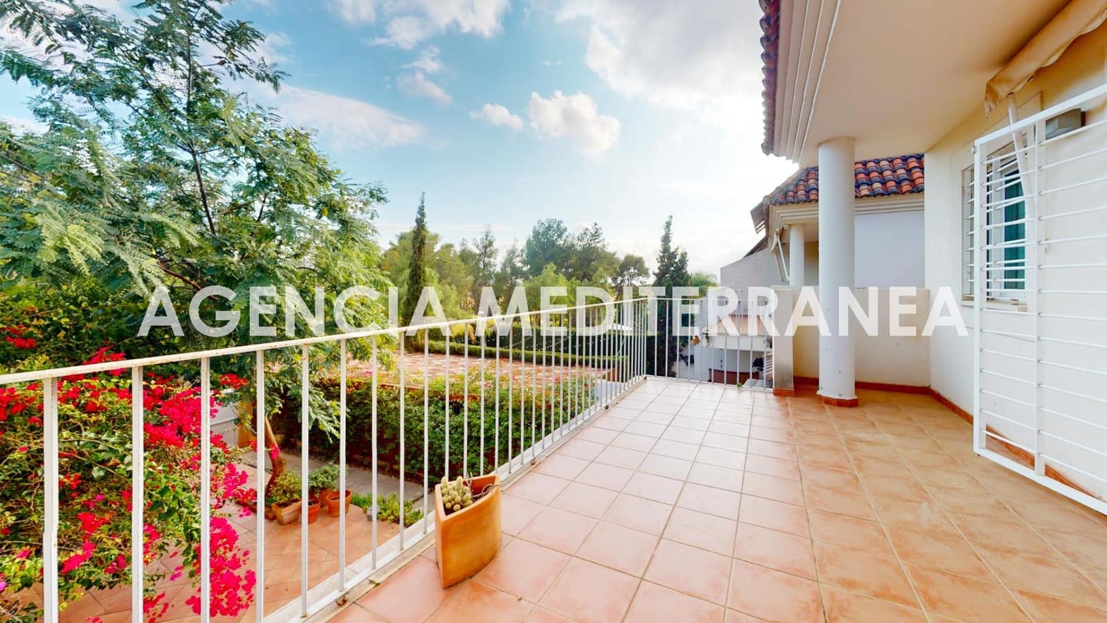 Pareado de 3 habitaciones en Paterna en venta con garaje - 495.000 € (Ref: 8641817)