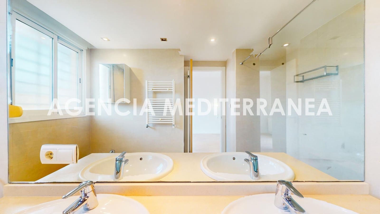 Pareado de 3 habitaciones en Paterna en venta con garaje - 495.000 € (Ref: 8641817)