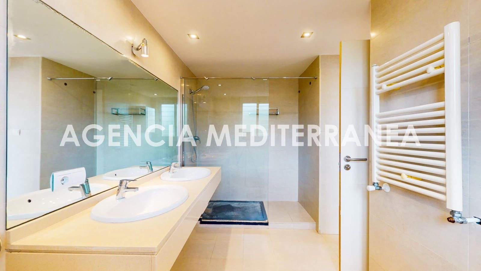 Pareado de 3 habitaciones en Paterna en venta con garaje - 495.000 € (Ref: 8641817)