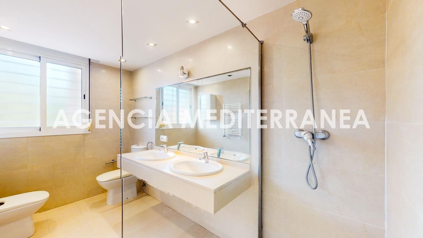 Pareado de 3 habitaciones en Paterna en venta con garaje - 495.000 € (Ref: 8641817)