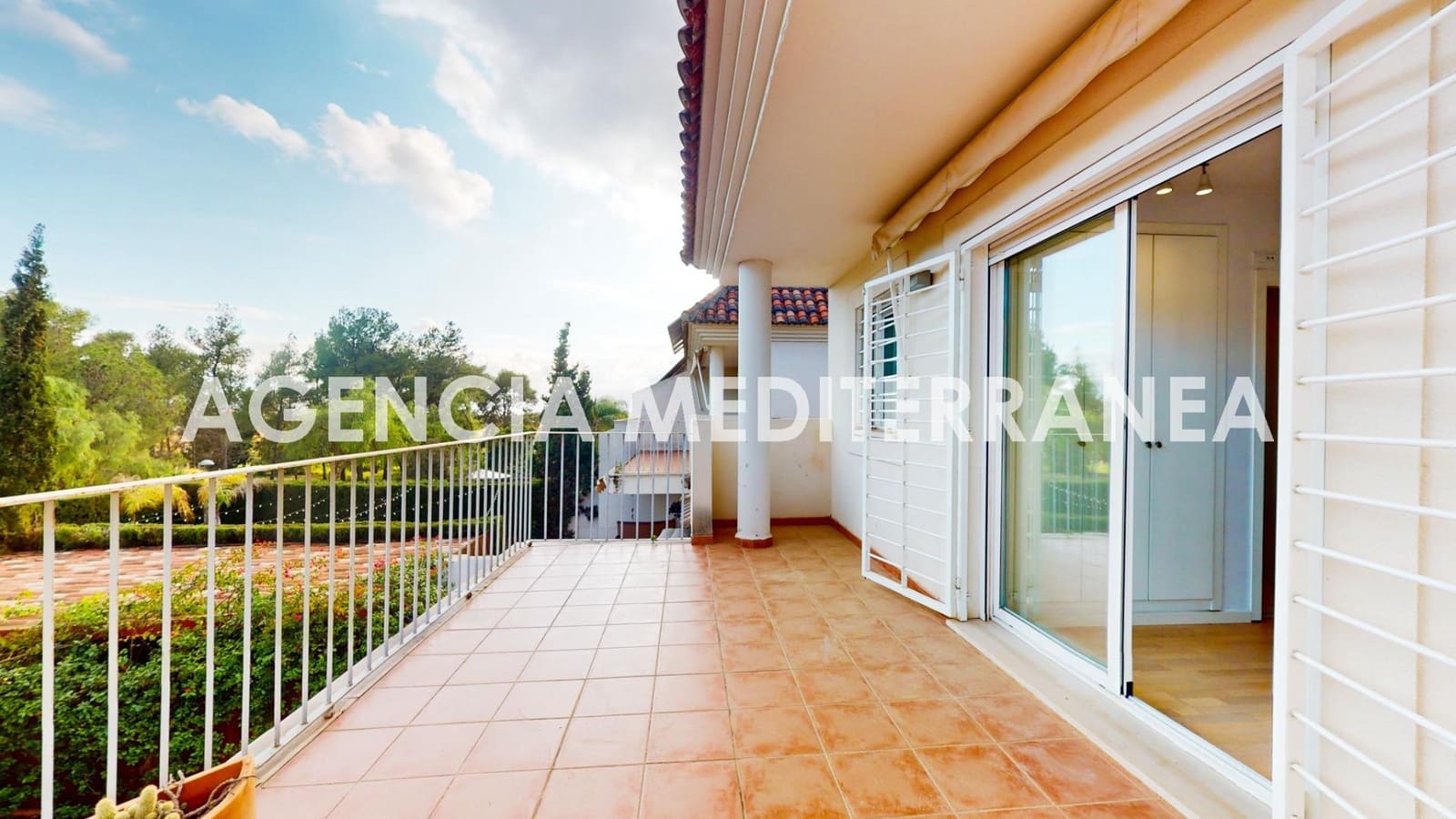 Pareado de 3 habitaciones en Paterna en venta con garaje - 495.000 € (Ref: 8641817)