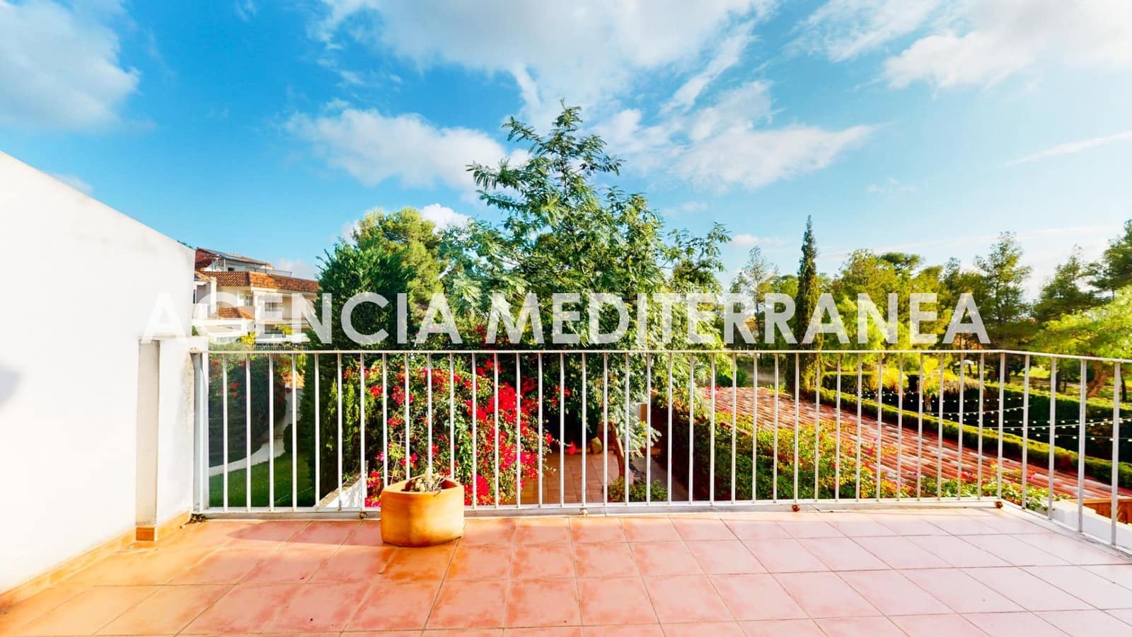 Pareado de 3 habitaciones en Paterna en venta con garaje - 495.000 € (Ref: 8641817)