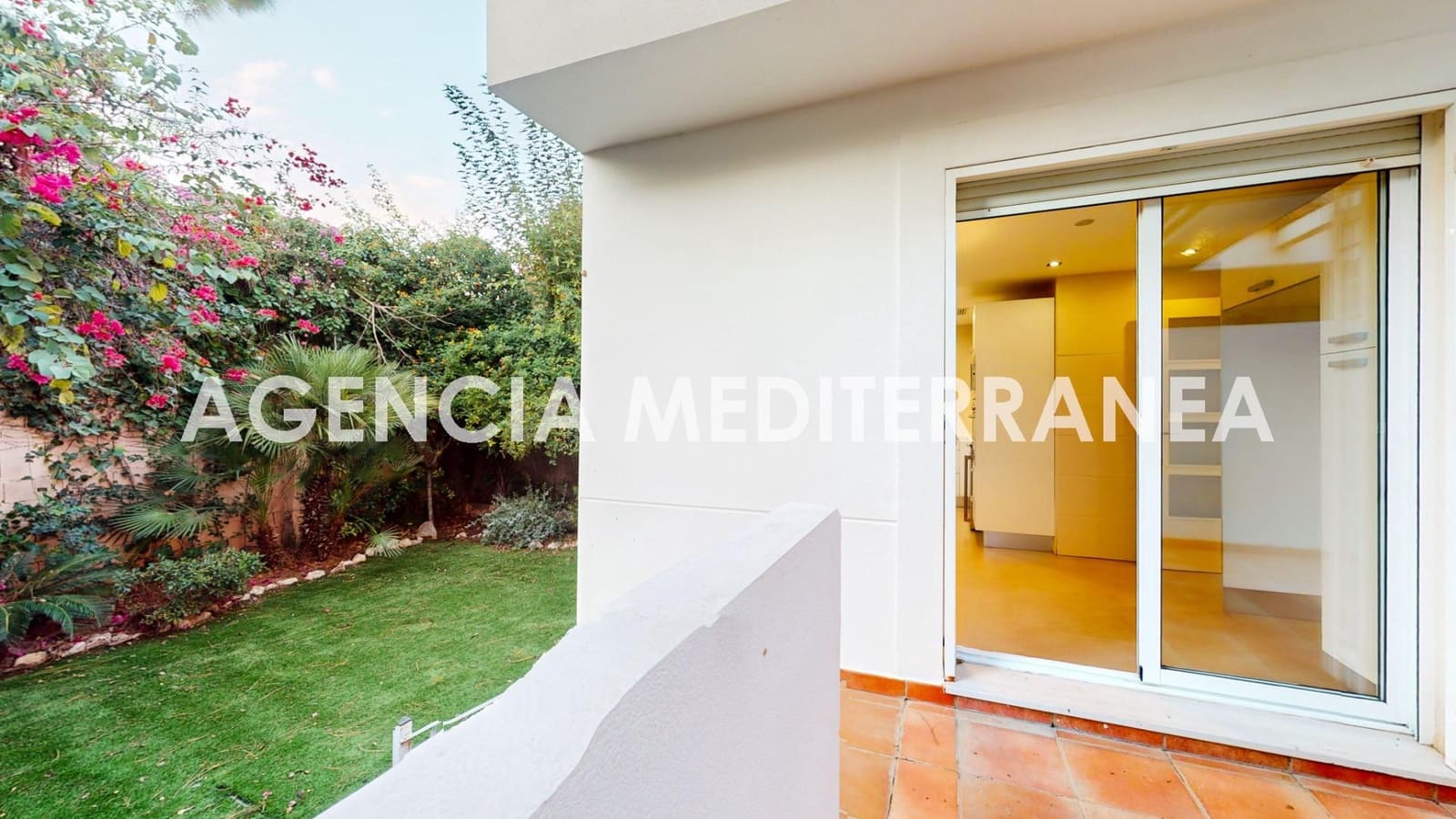 Pareado de 3 habitaciones en Paterna en venta con garaje - 495.000 € (Ref: 8641817)
