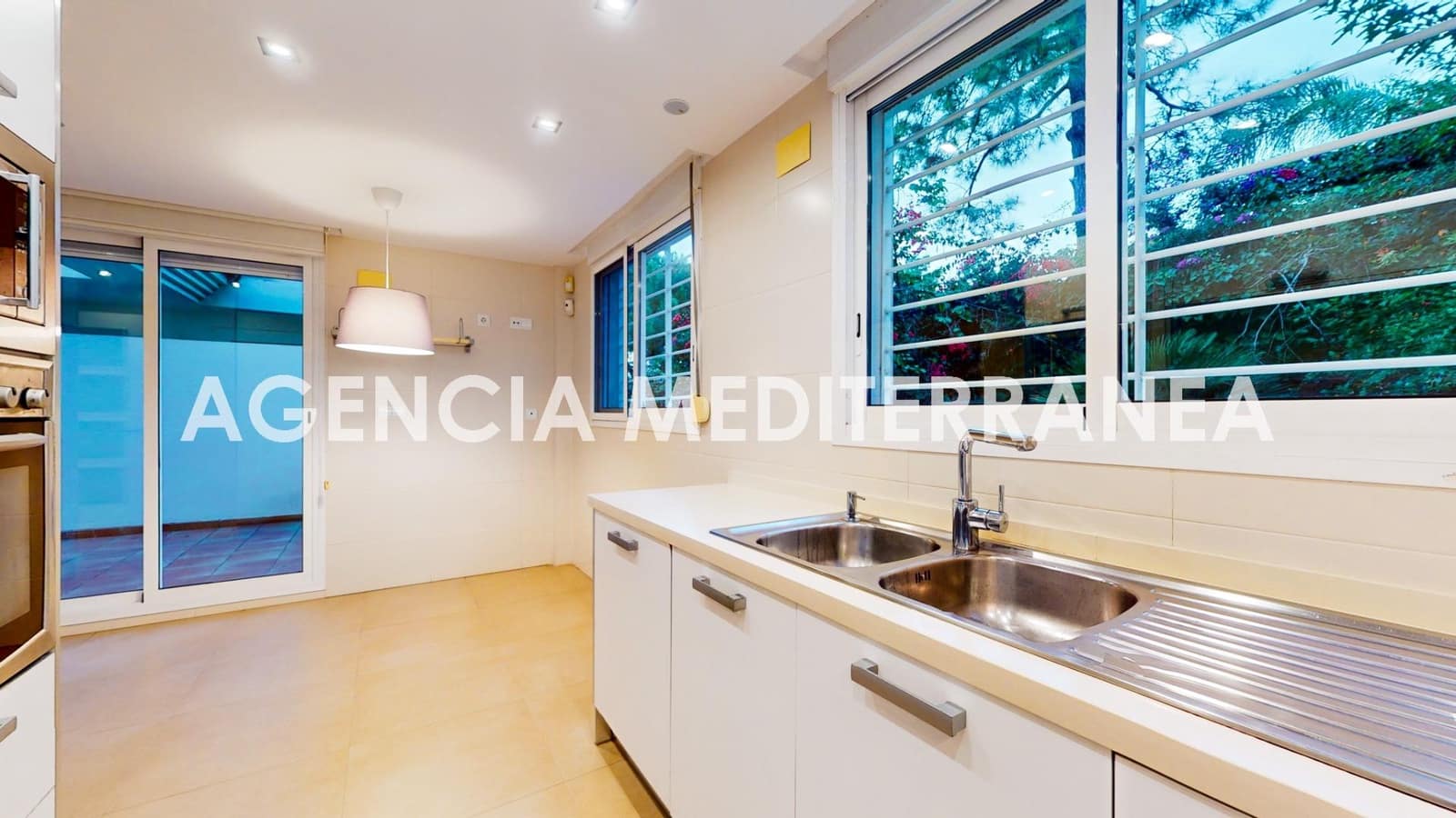 Pareado de 3 habitaciones en Paterna en venta con garaje - 495.000 € (Ref: 8641817)
