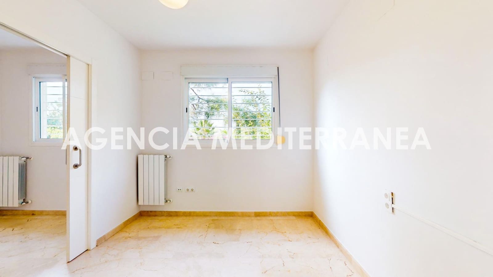 Pareado de 3 habitaciones en Paterna en venta con garaje - 495.000 € (Ref: 8641817)