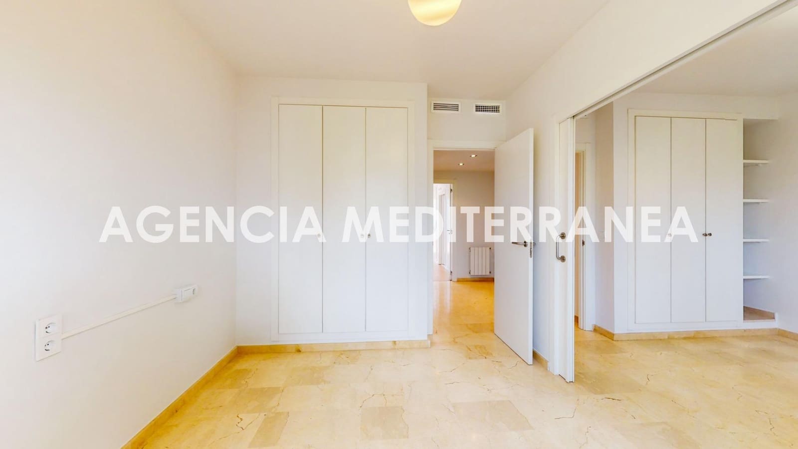 Pareado de 3 habitaciones en Paterna en venta con garaje - 495.000 € (Ref: 8641817)