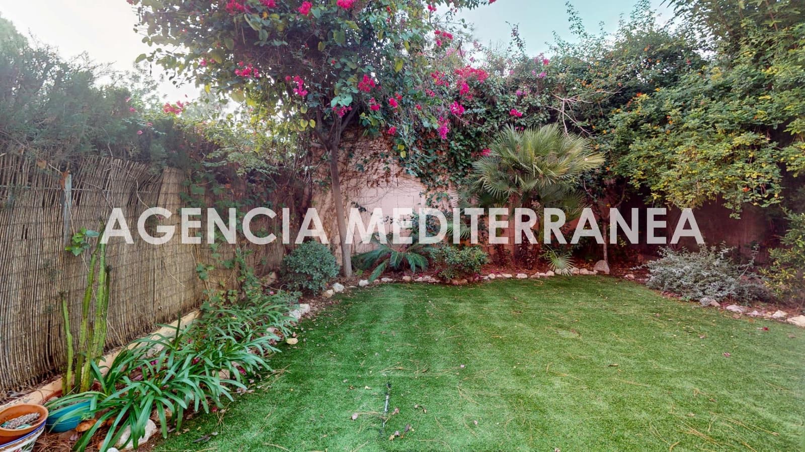 Pareado de 3 habitaciones en Paterna en venta con garaje - 495.000 € (Ref: 8641817)