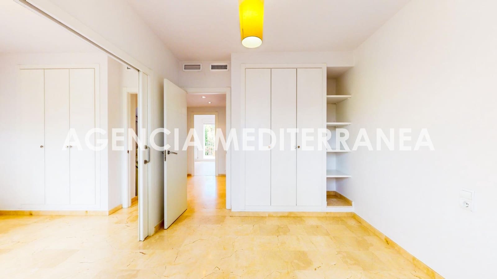 Pareado de 3 habitaciones en Paterna en venta con garaje - 495.000 € (Ref: 8641817)