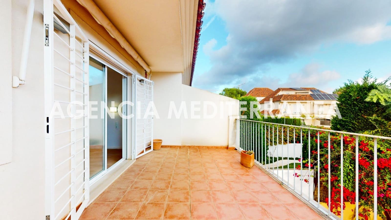 Pareado de 3 habitaciones en Paterna en venta con garaje - 495.000 € (Ref: 8641817)