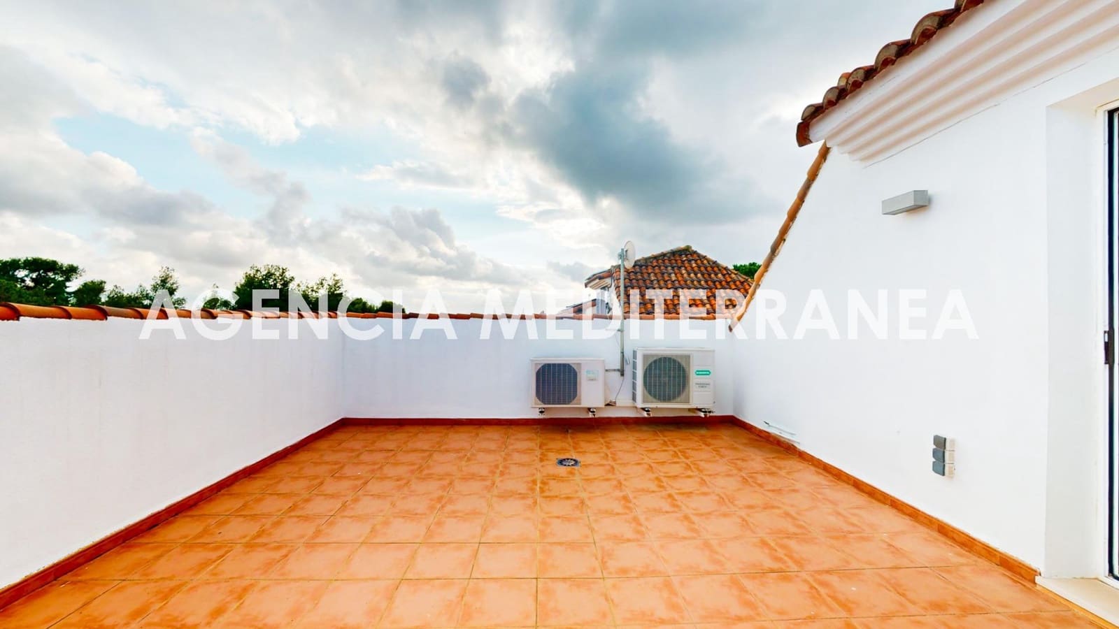 Pareado de 3 habitaciones en Paterna en venta con garaje - 495.000 € (Ref: 8641817)