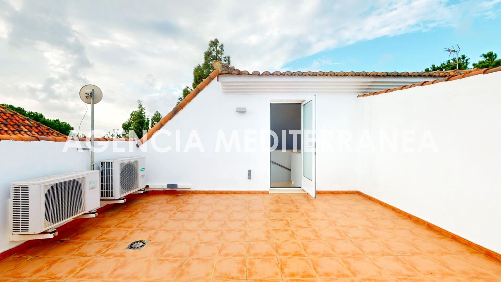 Pareado de 3 habitaciones en Paterna en venta con garaje - 495.000 € (Ref: 8641817)