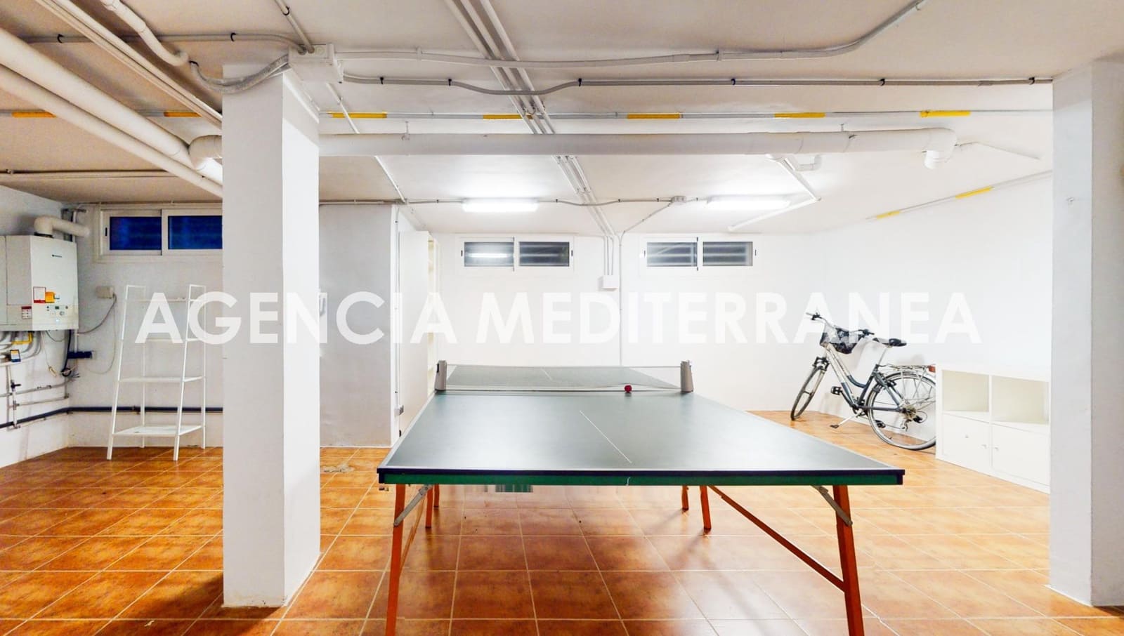 Pareado de 3 habitaciones en Paterna en venta con garaje - 495.000 € (Ref: 8641817)