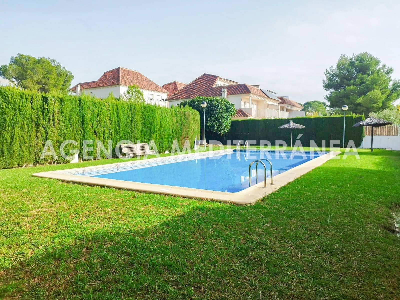 Pareado de 3 habitaciones en Paterna en venta con garaje - 495.000 € (Ref: 8641817)