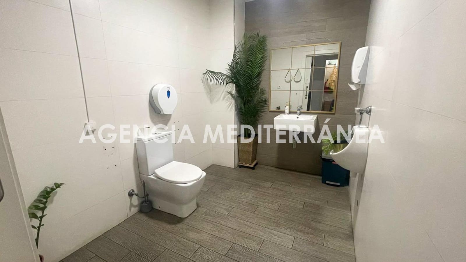 Commercial for rent in Valencia city - € 3,300 (Ref: 8867298)