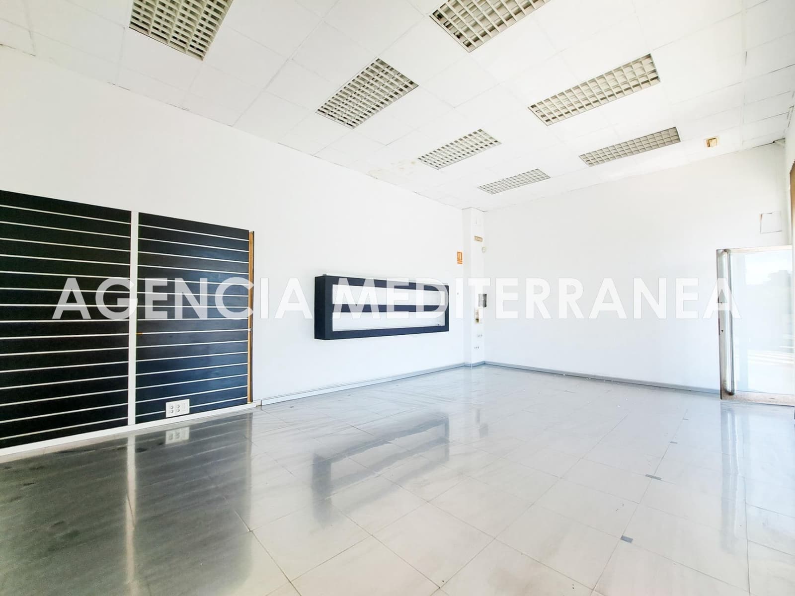 Komercyjne do wynajęcia w Miasto Walencja - 900 € (Ref: 8867302)