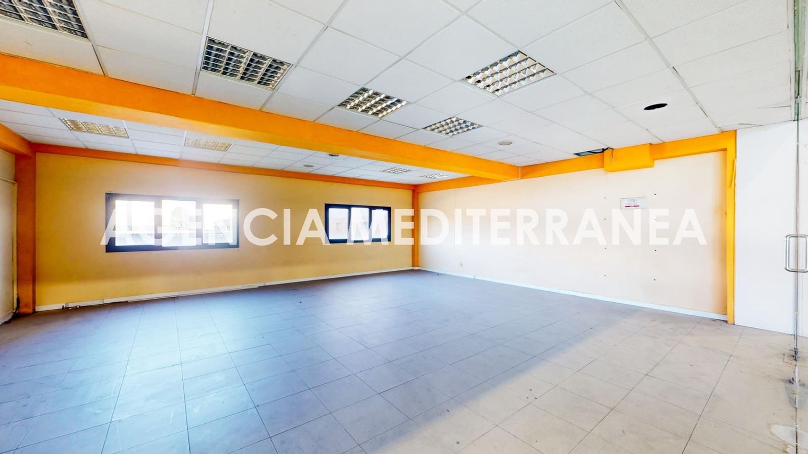 Komercyjne do wynajęcia w Miasto Walencja - 900 € (Ref: 8867302)