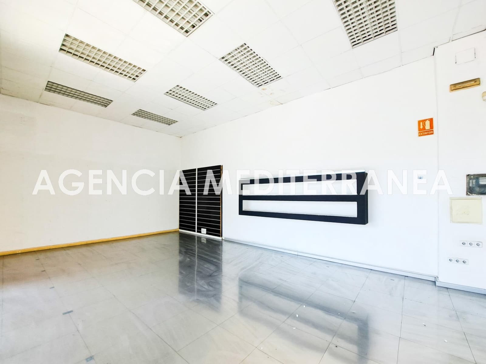 Komercyjne do wynajęcia w Miasto Walencja - 900 € (Ref: 8867302)