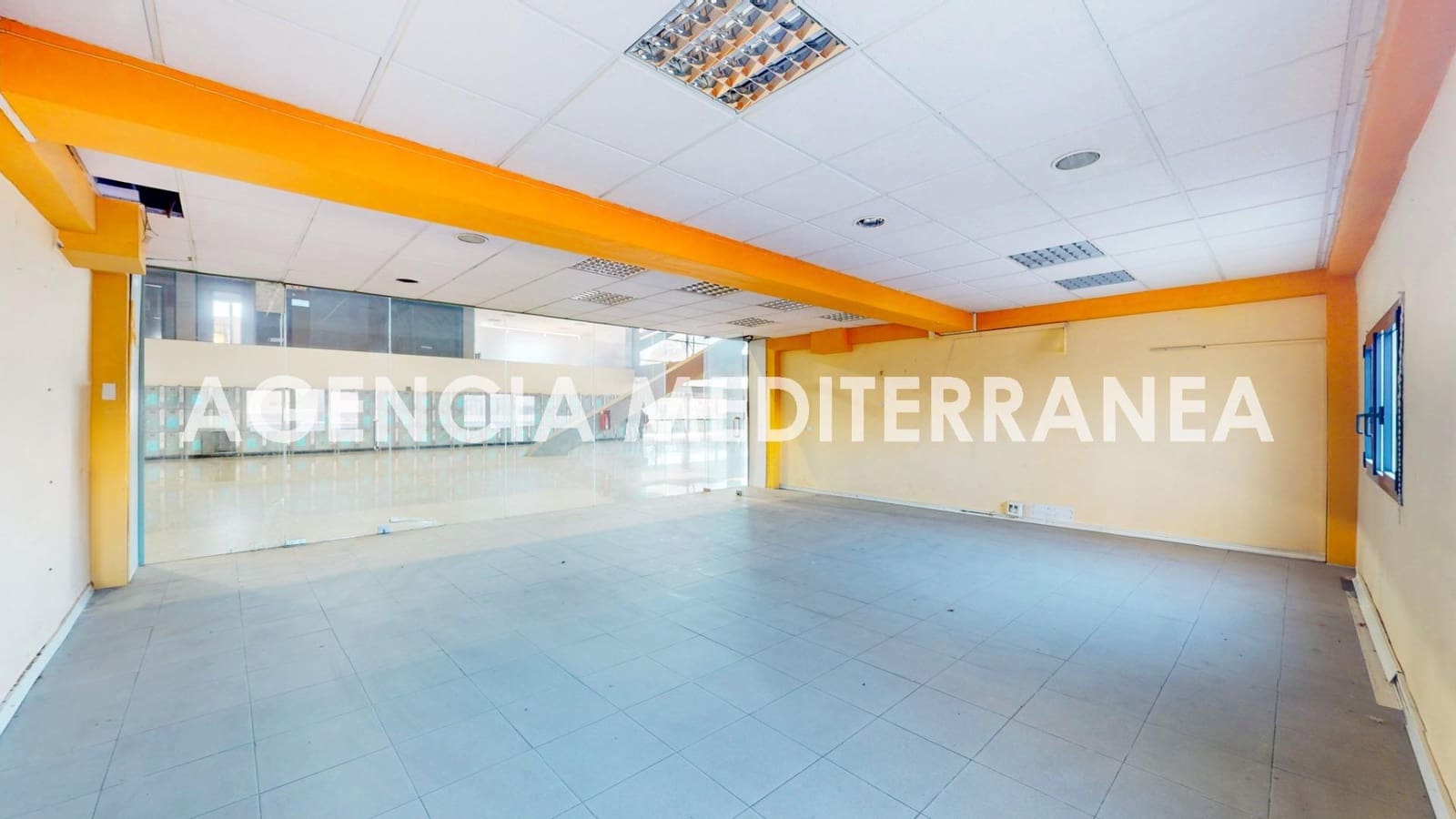 Komercyjne do wynajęcia w Miasto Walencja - 900 € (Ref: 8867302)