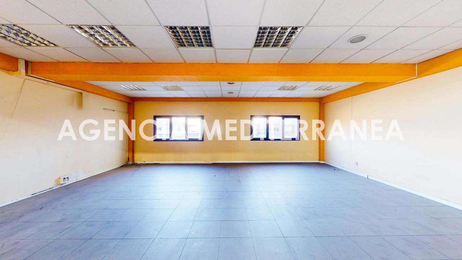 Komercyjne do wynajęcia w Miasto Walencja - 900 € (Ref: 8867302)