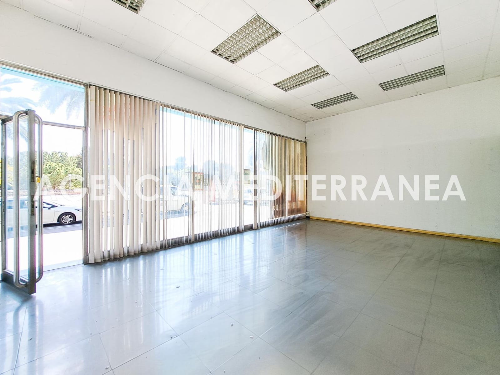 Komercyjne do wynajęcia w Miasto Walencja - 900 € (Ref: 8867302)