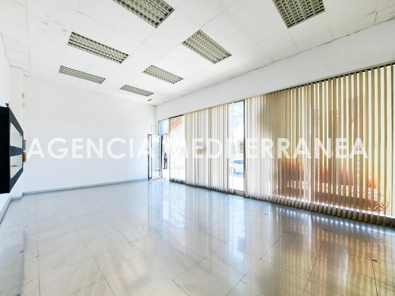 Komercyjne do wynajęcia w Miasto Walencja - 900 € (Ref: 8867302)