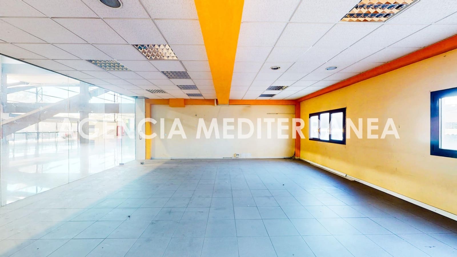 Komercyjne do wynajęcia w Miasto Walencja - 900 € (Ref: 8867302)