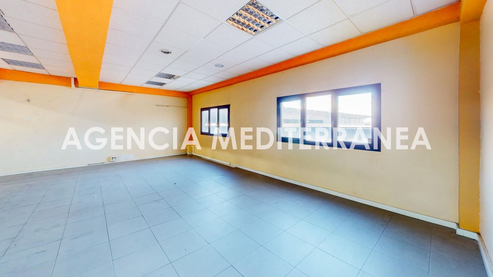 Komercyjne do wynajęcia w Miasto Walencja - 900 € (Ref: 8867302)