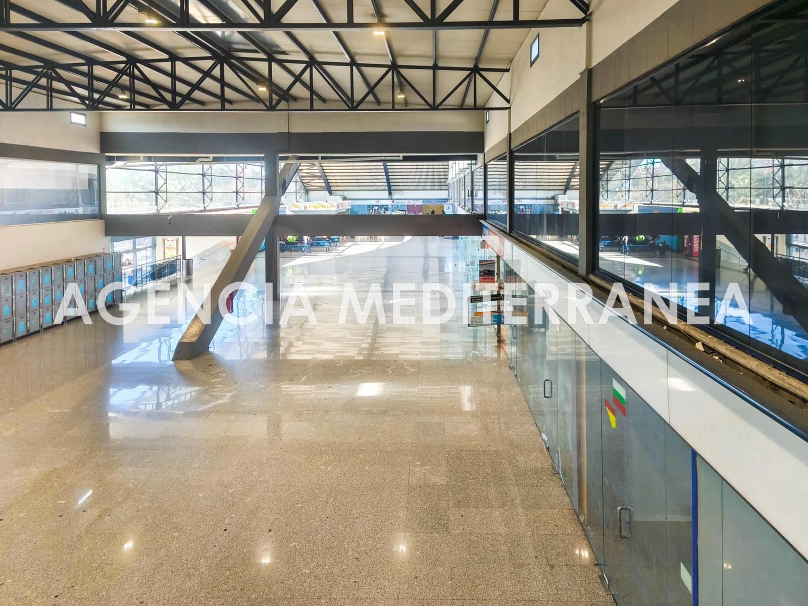 Komercyjne do wynajęcia w Miasto Walencja - 900 € (Ref: 8867302)