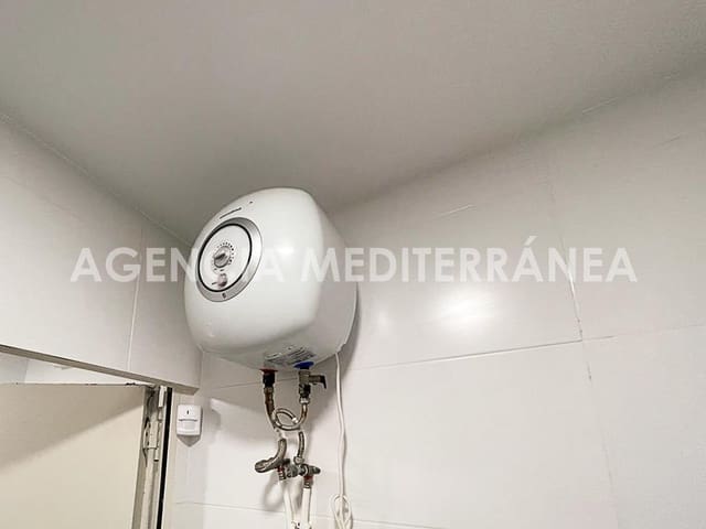 Commercial for sale in L'Amistat, Valencia city - € 62,000 (Ref: 8946651)