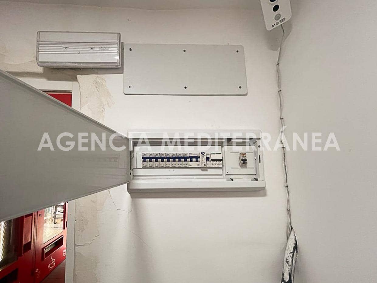 Erhverv til salg i Valencia by - € 62.000 (Ref: 8946651)