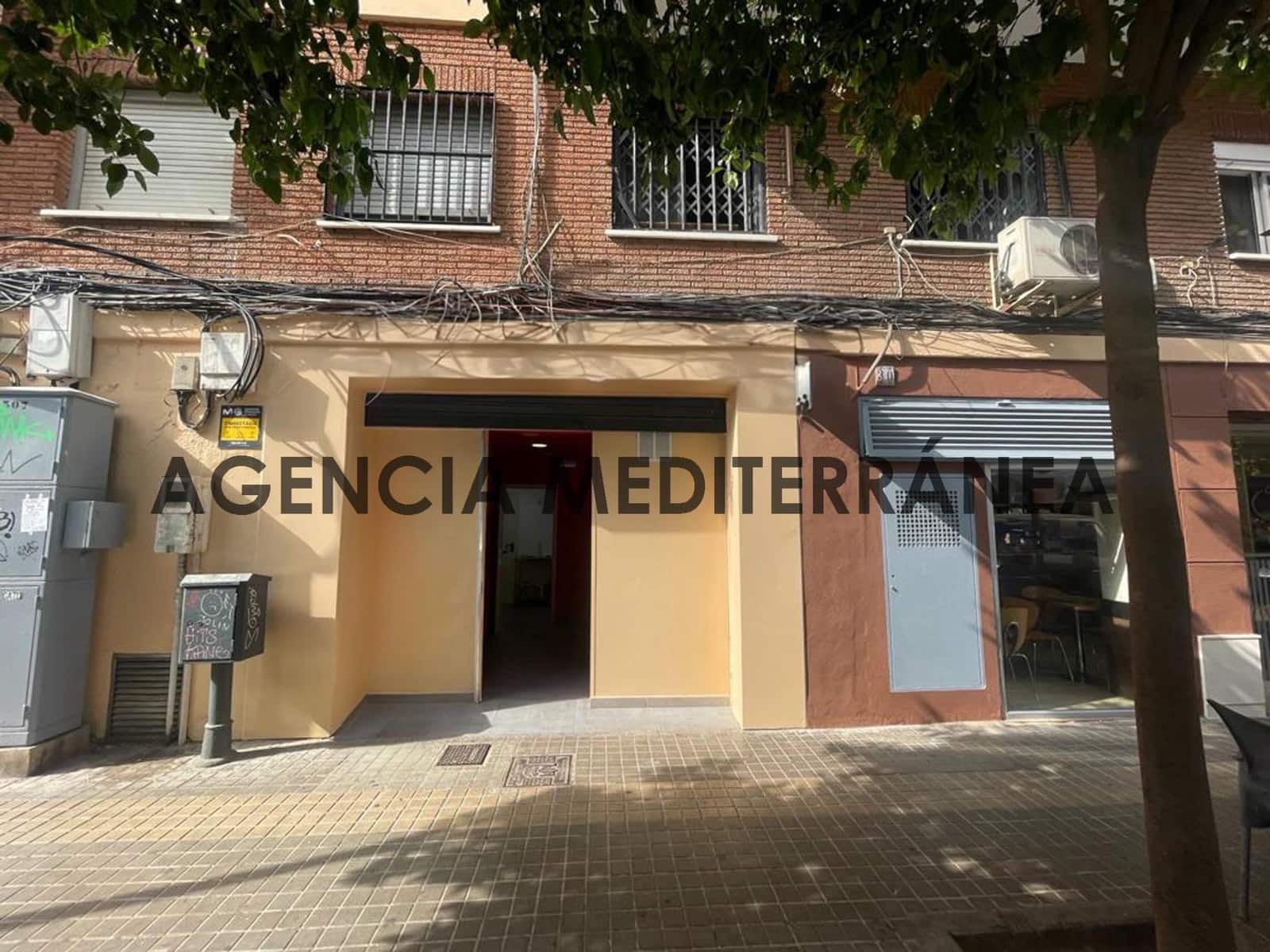 Erhverv til salg i Valencia by - € 62.000 (Ref: 8946651)