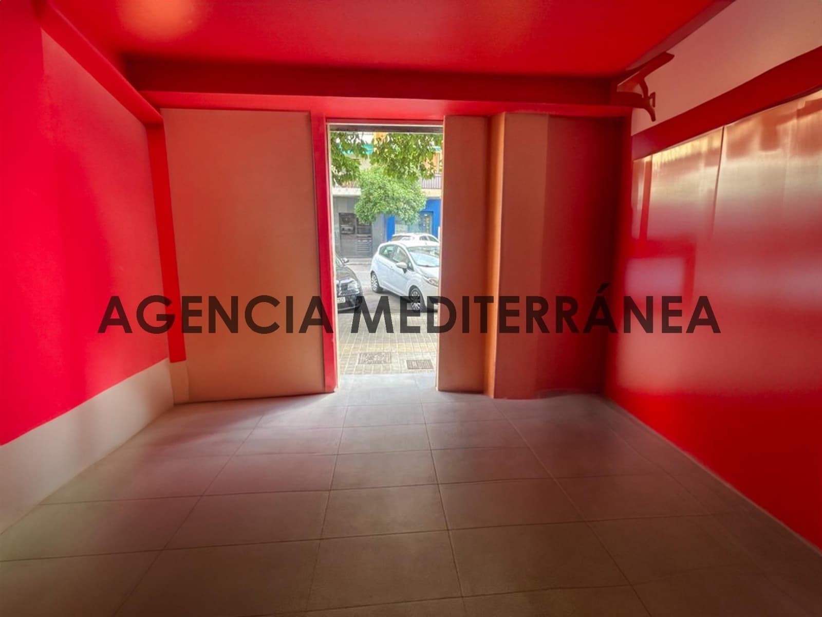 Kommersiell till salu i Valencia stad - 62 000 € (Ref: 8946651)