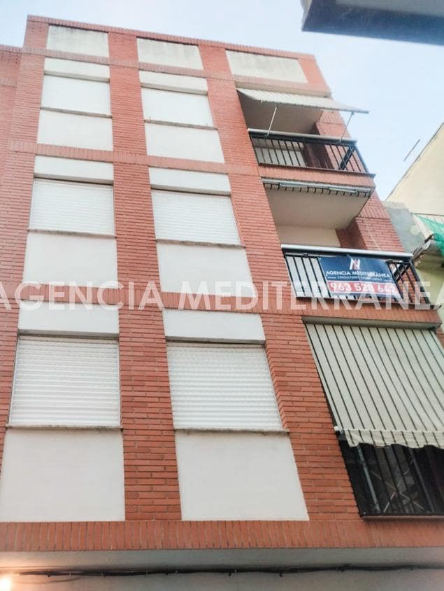 Piso de 6 habitaciones en Navajas en venta - 139.000 € (Ref: 8948990)